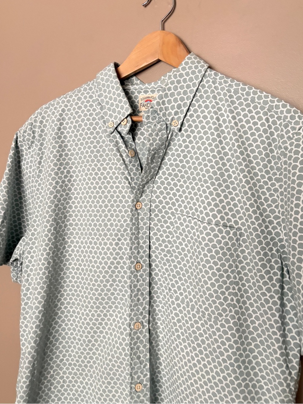 Faherty Men's Short Sleeve Playa Button Down Fish Scale Shirt organic cotton L